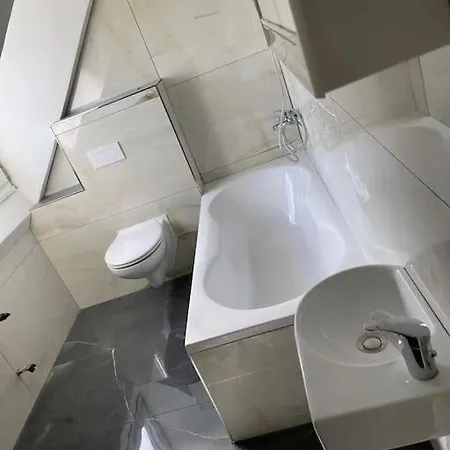 شقة Zentrales Haus Mit 8 ماين